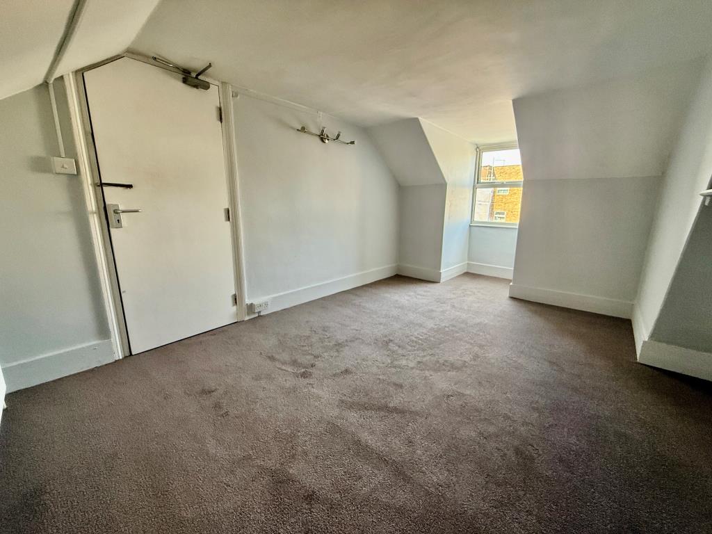 Lot: 121 - LARGE END-TERRACE PROPERTY WITH POTENTIAL - Bedroom five